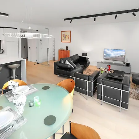 Apartment 2 Bedroom In *